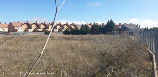 Urbis te ofrece parcelas urbanas en Aldeamayor de San Martín, Valladolid. - VALLADOLID