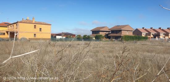 Urbis te ofrece parcelas urbanas en Aldeamayor de San Martín, Valladolid. - VALLADOLID