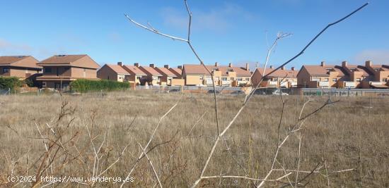 Urbis te ofrece parcelas urbanas en Aldeamayor de San Martín, Valladolid. - VALLADOLID