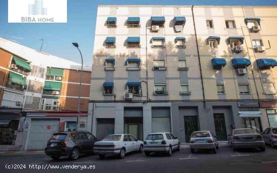 SE VENDE LOCAL COMERCIAL EN SAN SEBASTIAN DE LOS REYES. ZONA CALLE REAL. SIN COMISIÓN DE AGENCIA. -