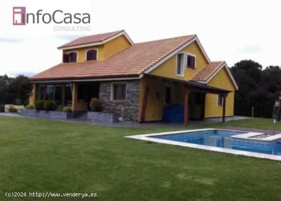 Casa chalet con piscina en Montealina - MADRID