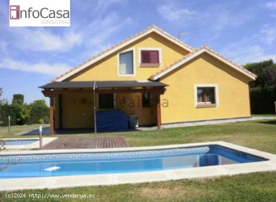 Casa chalet con piscina en Montealina - MADRID