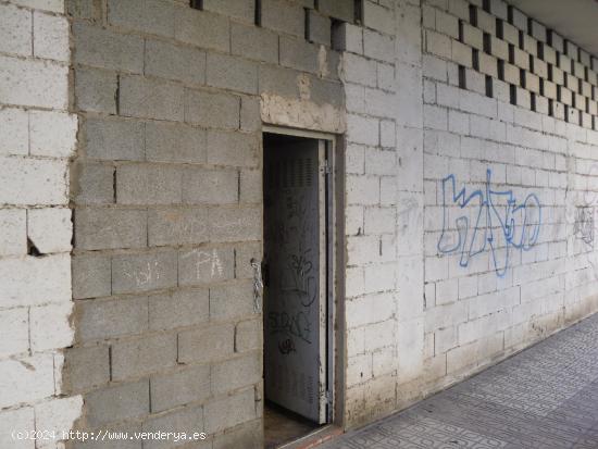  local en bruto de esquina idel para cualquier tipo de negocio - BADAJOZ 