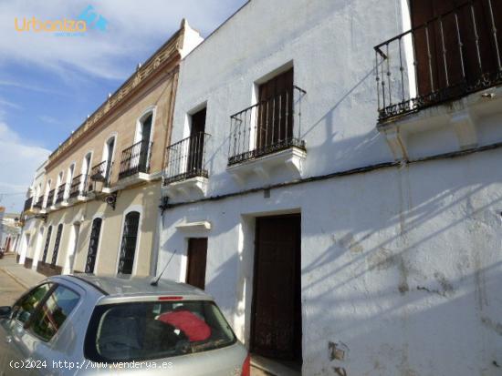 casa con solar  ideal para hacer una promocion en zona centro del pueblo - BADAJOZ