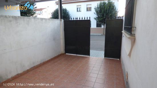 precioso adosado de 4 dormitorios para entrar a vivir en olivenza - BADAJOZ