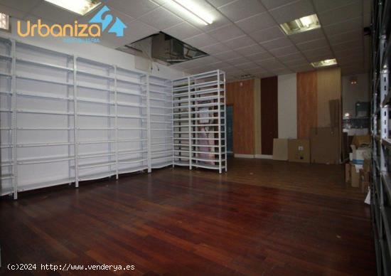 LOCAL COMERCIAL EN UNA DE LAS MEJORES  CALLES PEATONALES DE BADAJOZ . 206 m2  CON ESCAPARATES - BADA