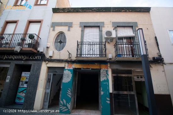 EDIFICIO DE 318 M2, CON 2 APARTAMENTOS Y LOCAL COMERCIAL, TOTALMENTE REFORMADOS EN CALLE MENACHO - B