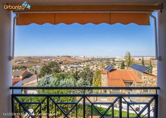 chalet en una de las mejores urbanizaciones de badajoz - BADAJOZ