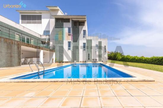 ESPECTACULAR  CHALET EN LAS VAGUADAS CON MAGNIFICAS CALIDADES EN DOÑANA 11 EN VENTA - BADAJOZ