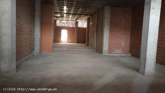  GRAN OPORTUNIDAD LOCAL COMERCIAL EN VENTA - BADAJOZ 