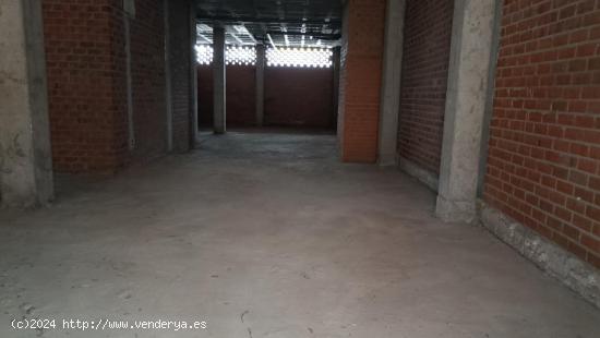 GRAN OPORTUNIDAD LOCAL COMERCIAL EN VENTA - BADAJOZ