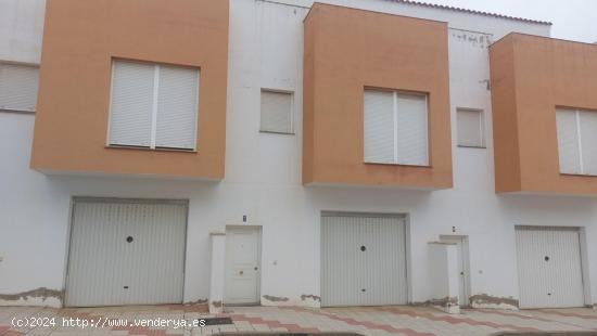  4 ADOSADOS EN VENTA EN CASTUERA - BADAJOZ 