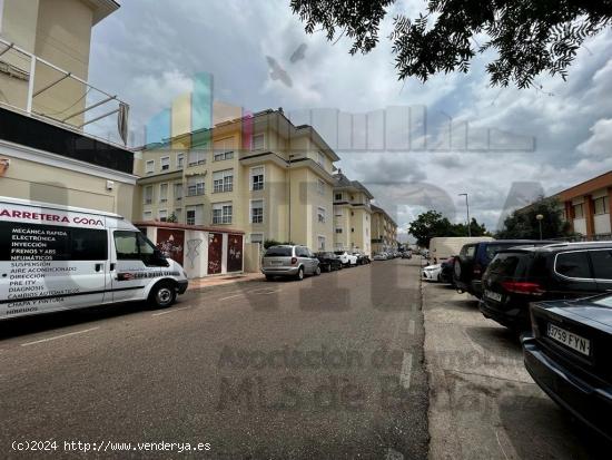 PLAZA DE GARAJE Y TRASTERO A LA VENTA EN JARDINES DEL GUADIANA - BADAJOZ