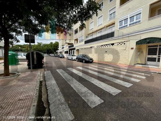 PLAZA DE GARAJE Y TRASTERO A LA VENTA EN JARDINES DEL GUADIANA - BADAJOZ