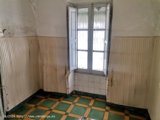 CASA ADOSADA EN VENTA EN CASTUERA - BADAJOZ