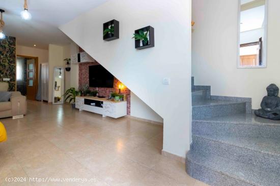 FANTÁSTICA VIVIENDA EN CTRA DE LA CORTE - BADAJOZ