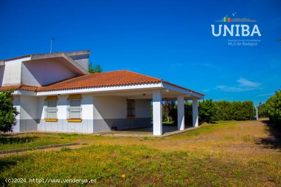 Excelente chalet con finca de regadío de 31Ha - BADAJOZ