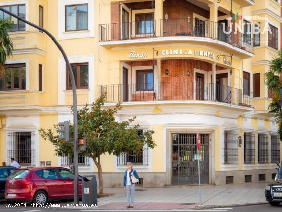  EMBLEMÁTICO LOCAL COMERCIAL EN PLENO CENTRO DE BADAJOZ - BADAJOZ 