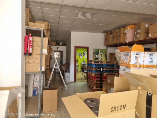 LOCAL COMERCIAL EN VENTA EN C/ VILLUERCAS - BADAJOZ