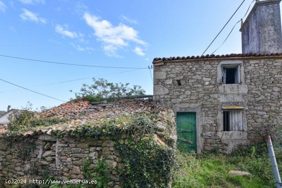 Casa de piedra a reformar en el núcleo de Vilarodís-Arteixo - A CORUÑA