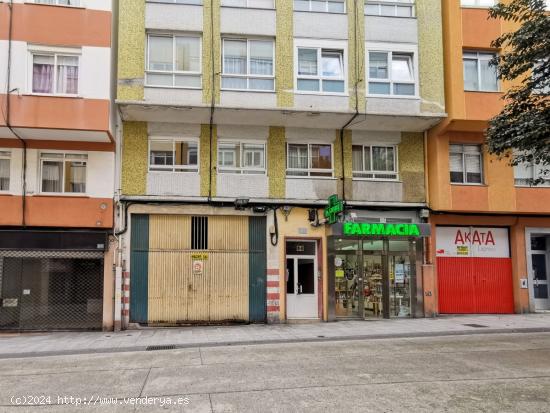 Bajo amplio, con portón de entrada de vehículos, en la calle Barcelona - A CORUÑA