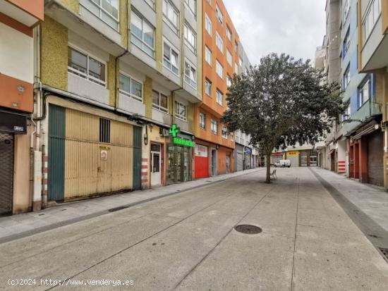 Bajo amplio, con portón de entrada de vehículos, en la calle Barcelona - A CORUÑA