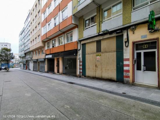 Bajo amplio, con portón de entrada de vehículos, en la calle Barcelona - A CORUÑA