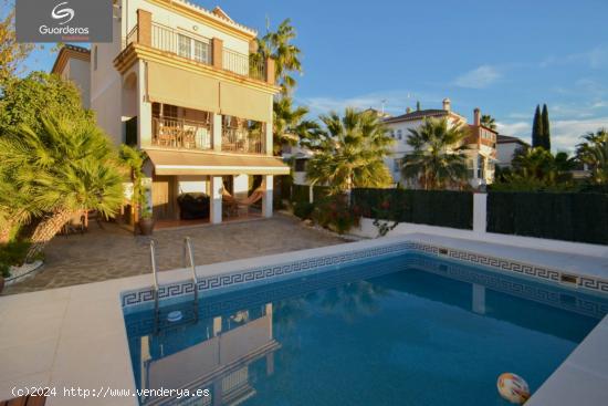  IMPRESIONANTE CHALET EN URBANIZACIÓN CADIMA (ALHENDÍN) - GRANADA 