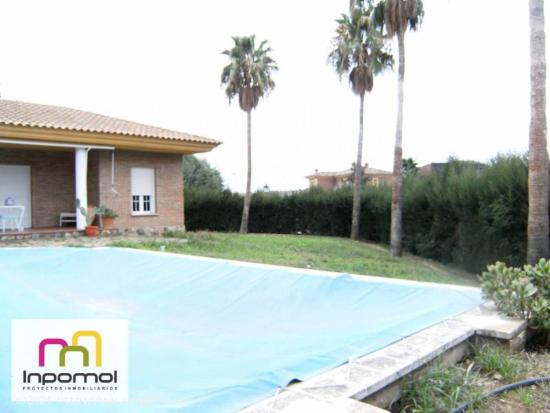 AMPLIO CHALET INDEPENDIENTE EN CAMPO DE GOLF!! - BADAJOZ