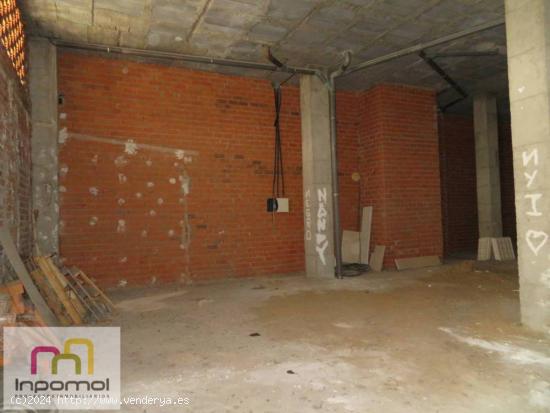 LOCAL EN BRUTO, SUPERFICIE 185m2 - BADAJOZ