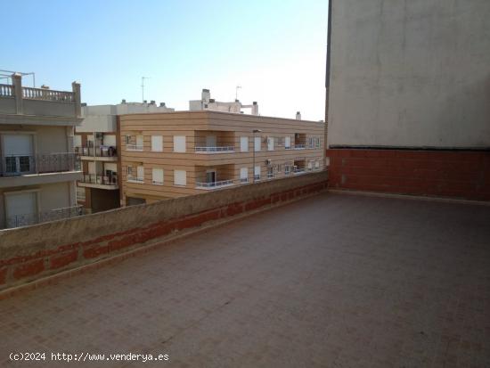 Se vende chalet adosado con múltiples espacios exteriores - MURCIA