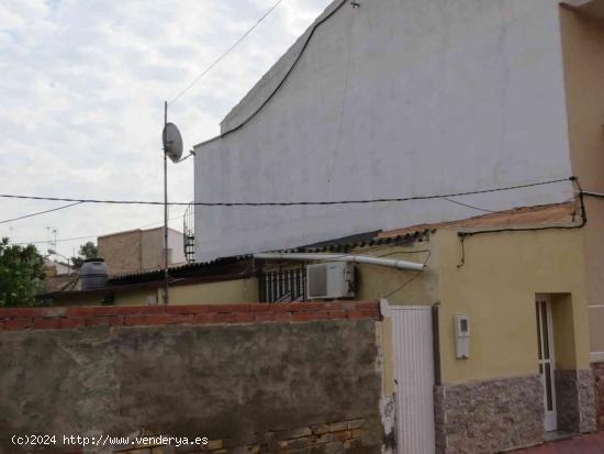 TERRENO CON EDIFICACIÓN EN ZENETA (no consolidado) - MURCIA