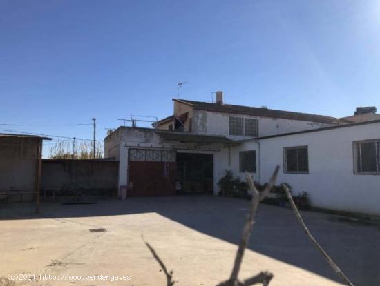 Nave en varias plantas en venta en El Regueron - MURCIA