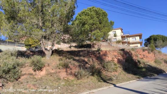 TERRENO ESQUINERO DE 1307m2 EN LA URBANIZACIÓN DE COMABELLA, SANT LLORENÇ SAVALL - BARCELONA