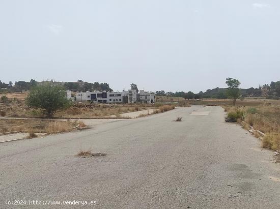 TERRENO DE RENTA LIBRE EN LOS CERCADILLOS - SEVILLA