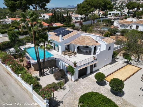 Moraira se vende encantadora casa ibicenca en una planta cerca del pueblo. - ALICANTE