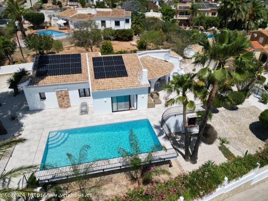 Moraira se vende encantadora casa ibicenca en una planta cerca del pueblo. - ALICANTE