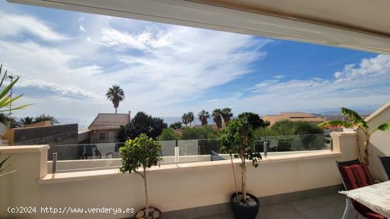 Apartamento 2 dormitorios con vistas al mar y piscina comunitaria en Isla Plana - MURCIA