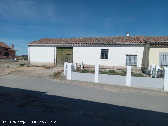 ESPECTACULAR Y UNICA CASA EN PERFECTO ESTADO DE CONSERVACION - AVILA