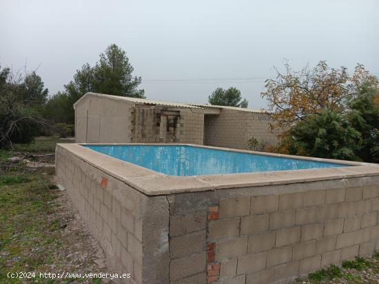  CARIHUELA SOL VENDE TERRENO RURAL CON CASITA Y PISCINA PARA REFORMAR, MUY CERCA DE ARANJUEZ!!!! - SE 