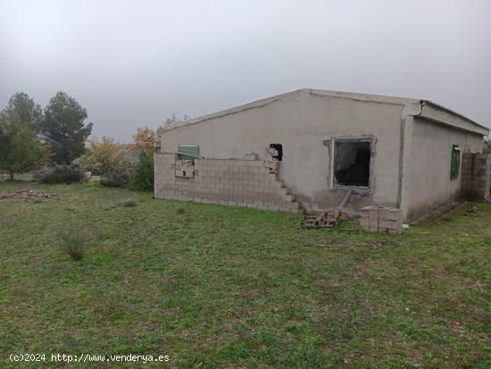 CARIHUELA SOL VENDE TERRENO RURAL CON CASITA Y PISCINA PARA REFORMAR, MUY CERCA DE ARANJUEZ!!!! - SE