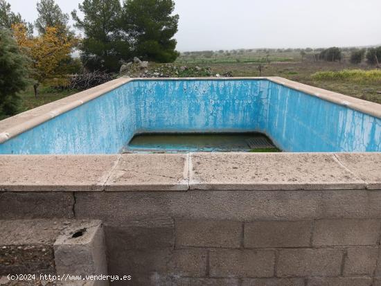 CARIHUELA SOL VENDE TERRENO RURAL CON CASITA Y PISCINA PARA REFORMAR, MUY CERCA DE ARANJUEZ!!!! - SE