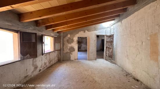 Edificio de tres viviendas o triplex en Plaza de Cort - BALEARES