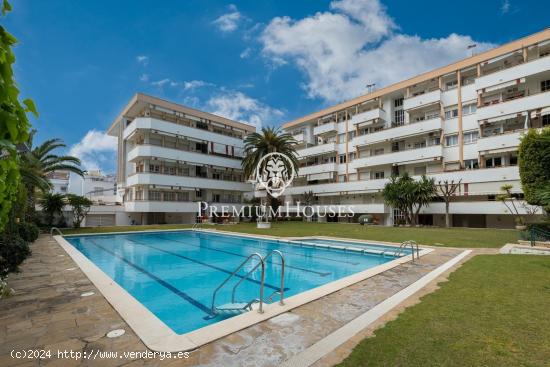 Piso con piscina comunitaria a la venta en el centro de Sitges - BARCELONA