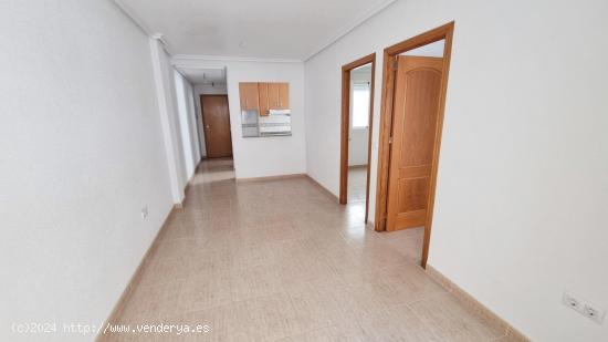  APARTAMENTO DE 2 DORMITORIOS A 10 MINUTOS A PIE DEL MAR - ZONA TORREVIEJA CENTRO - - ALICANTE 