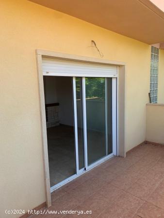 GRAN OPORTUNIDAD!!! CASA ADOSADA EN HONDON DE LAS NIEVES ( A 30 MIN DE ALICANTE )NUEVO A ESTRENAR - 