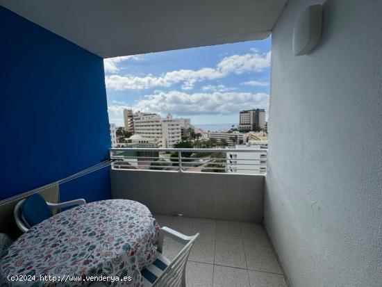 ¡Soleado apartamento en esquina con vistas panorámicas en Playa del Inglés – Su paraíso vacaci