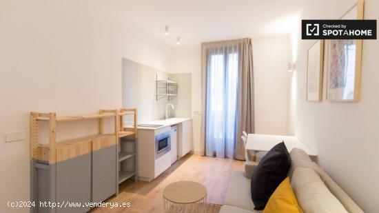 Acogedor estudio sobre jardín con baño en Gracia norte Co-Living - BARCELONA