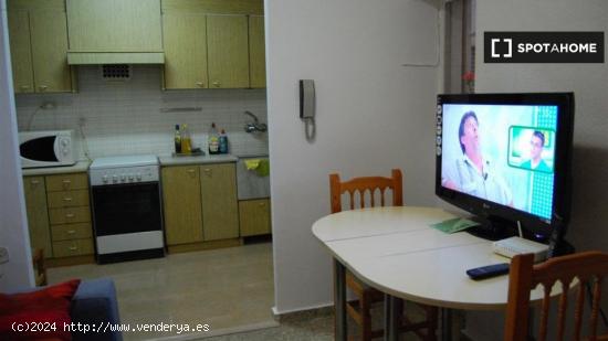 Habitación en piso compartido en valencia. - VALENCIA