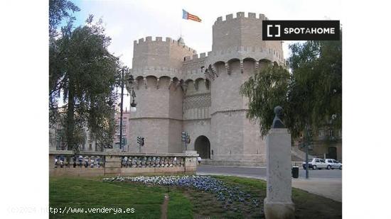 Habitación en piso compartido en valencia. - VALENCIA